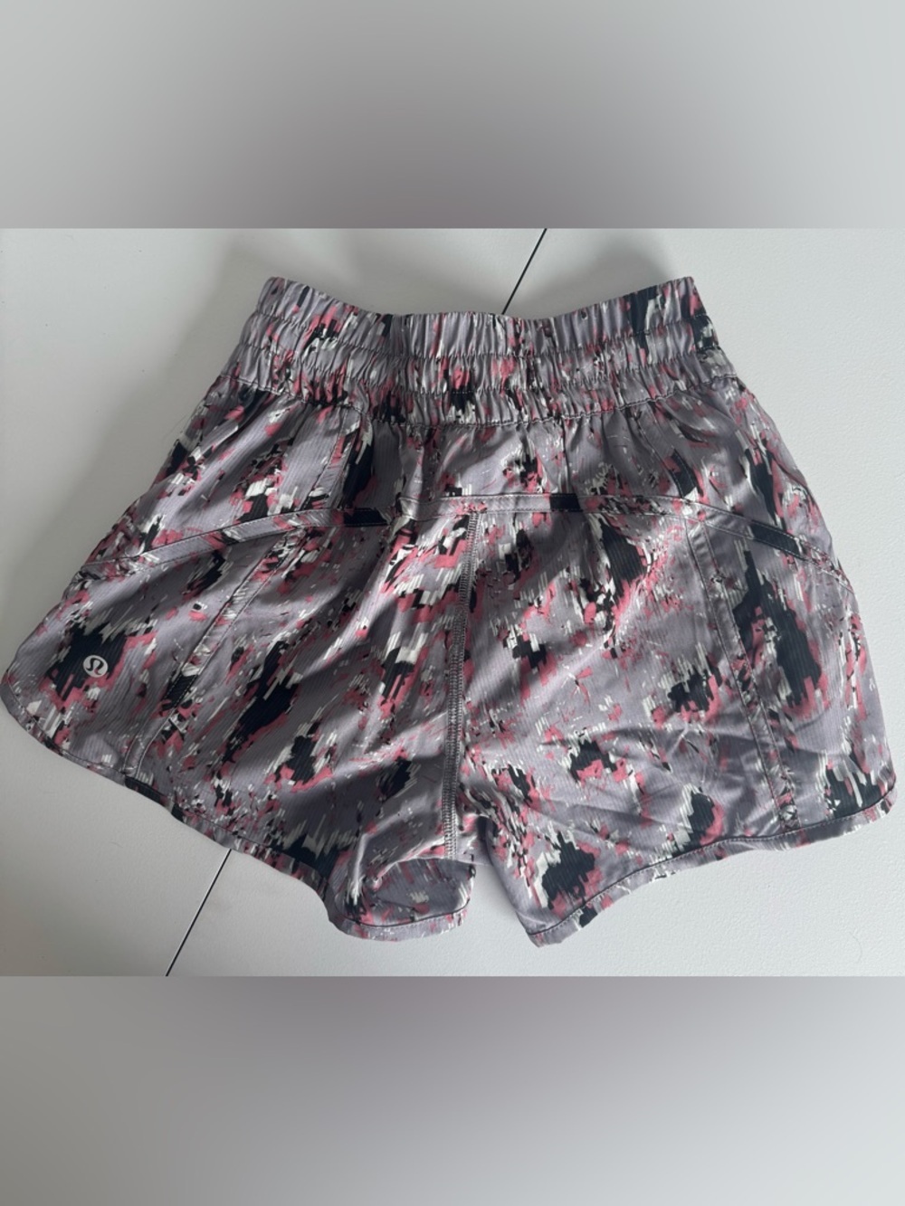 Lululemon x Peloton Tracker V-4 Shorts In The Floral Flux Multiway/ Raceway SZ 4 - Picture 7 of 10